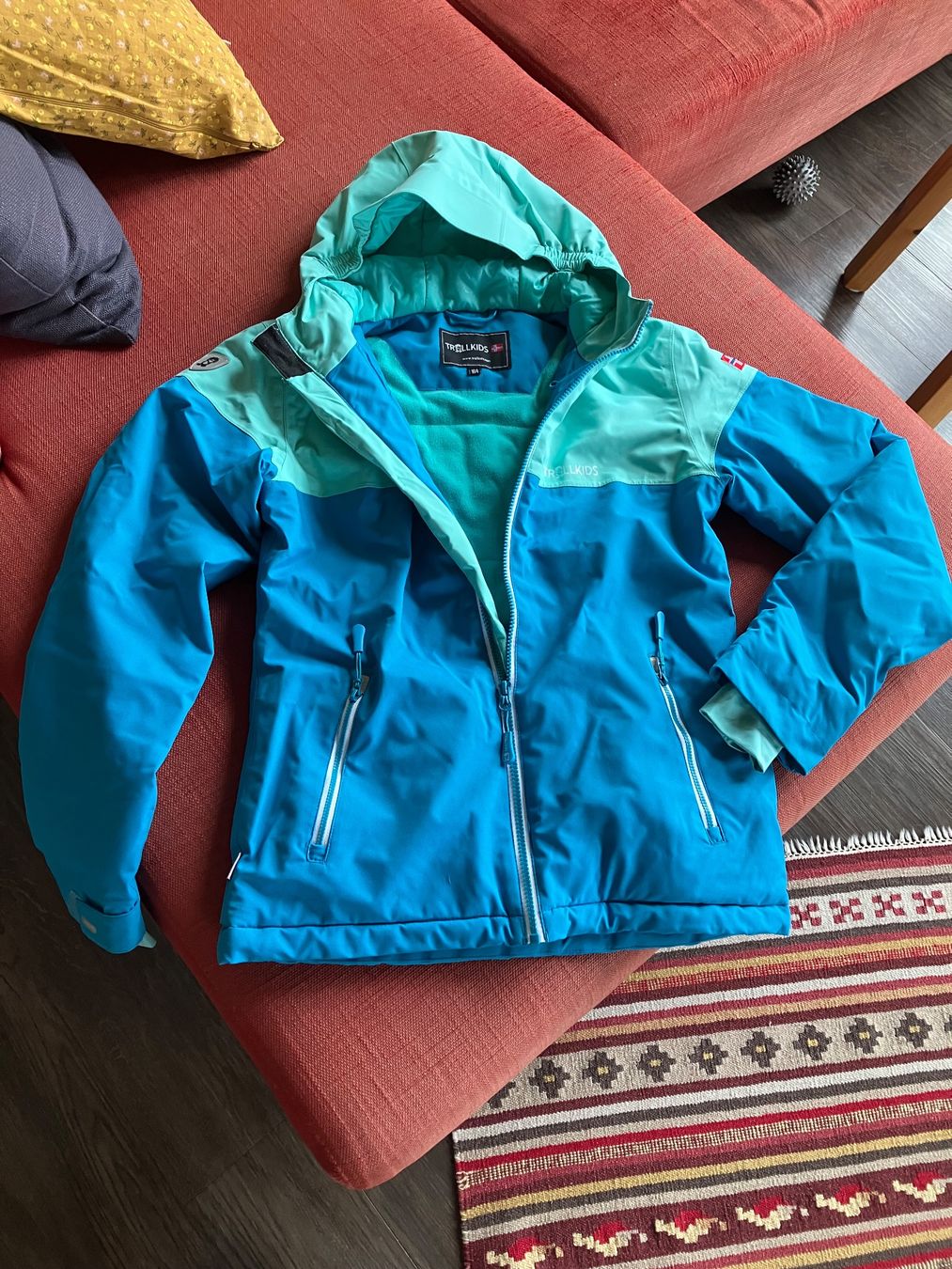 Trollkids Jacken & Mäntel: Winterjacke Trollkids 164 – Gebraucht aus Russikon von Russikon
