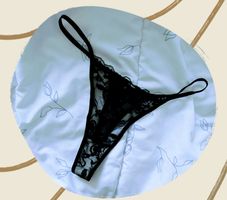 Schöne sexy spitzen Slip mit V string Slip L NEU