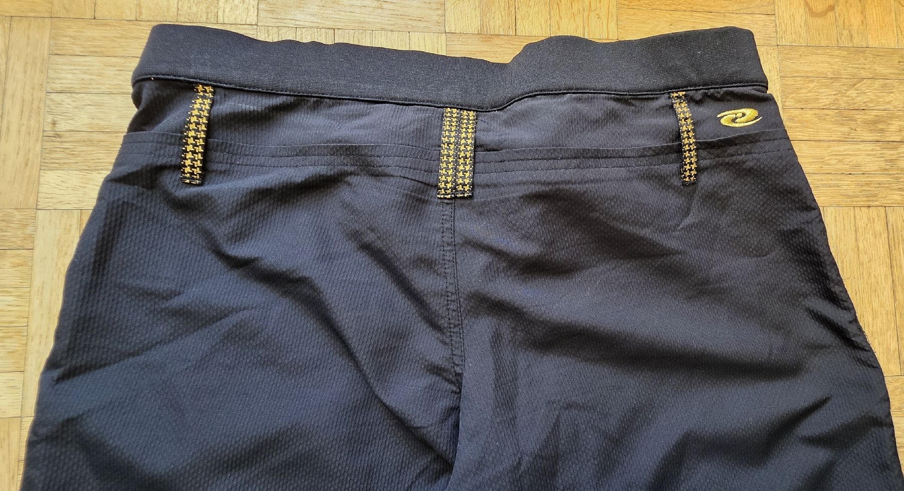 Pantaloni: Pantalon noir Taille S – Usato da Yverdon-les-Bains venduto da van_dq65 6