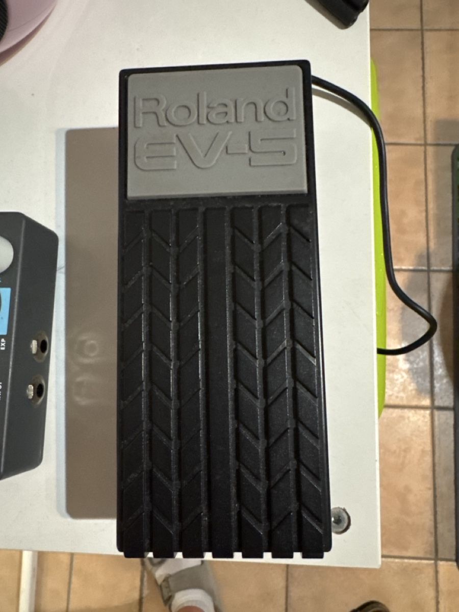 Roland Musikinstrumente: Pedale Roland EV-5 Espressione Usato  – Gebraucht aus Gudo von cia_kxz9