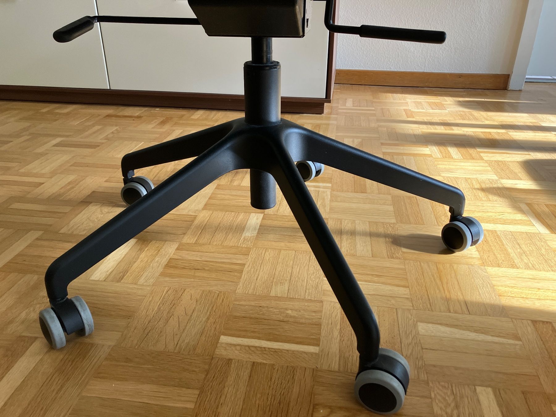 Sedie: Bürostuhl mit Kopfstütze – Usato da Zürich venduto da ClaireLud 3