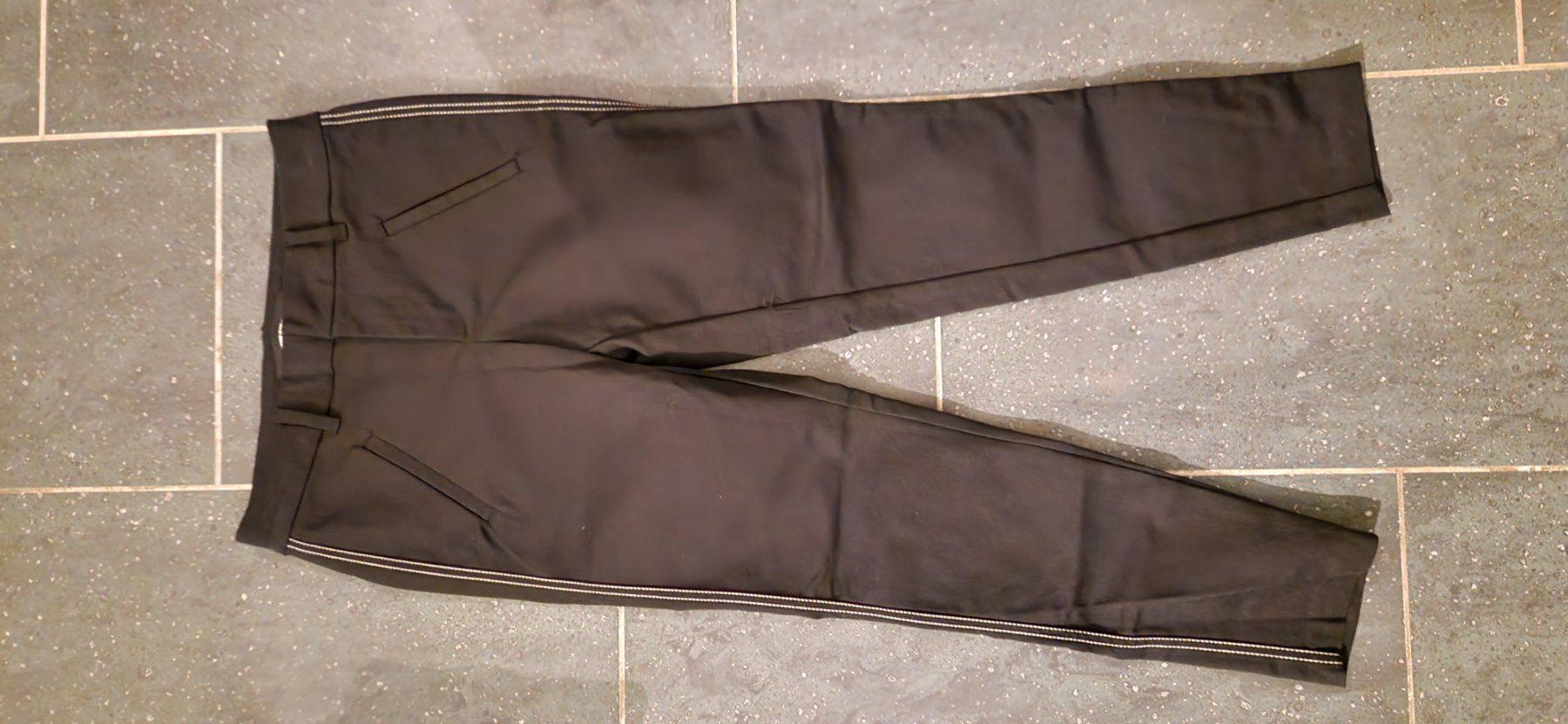 Vero Moda Hosen: Schöne elegante Hose Vero Moda – Gebraucht aus Bubendorf von ang_b829