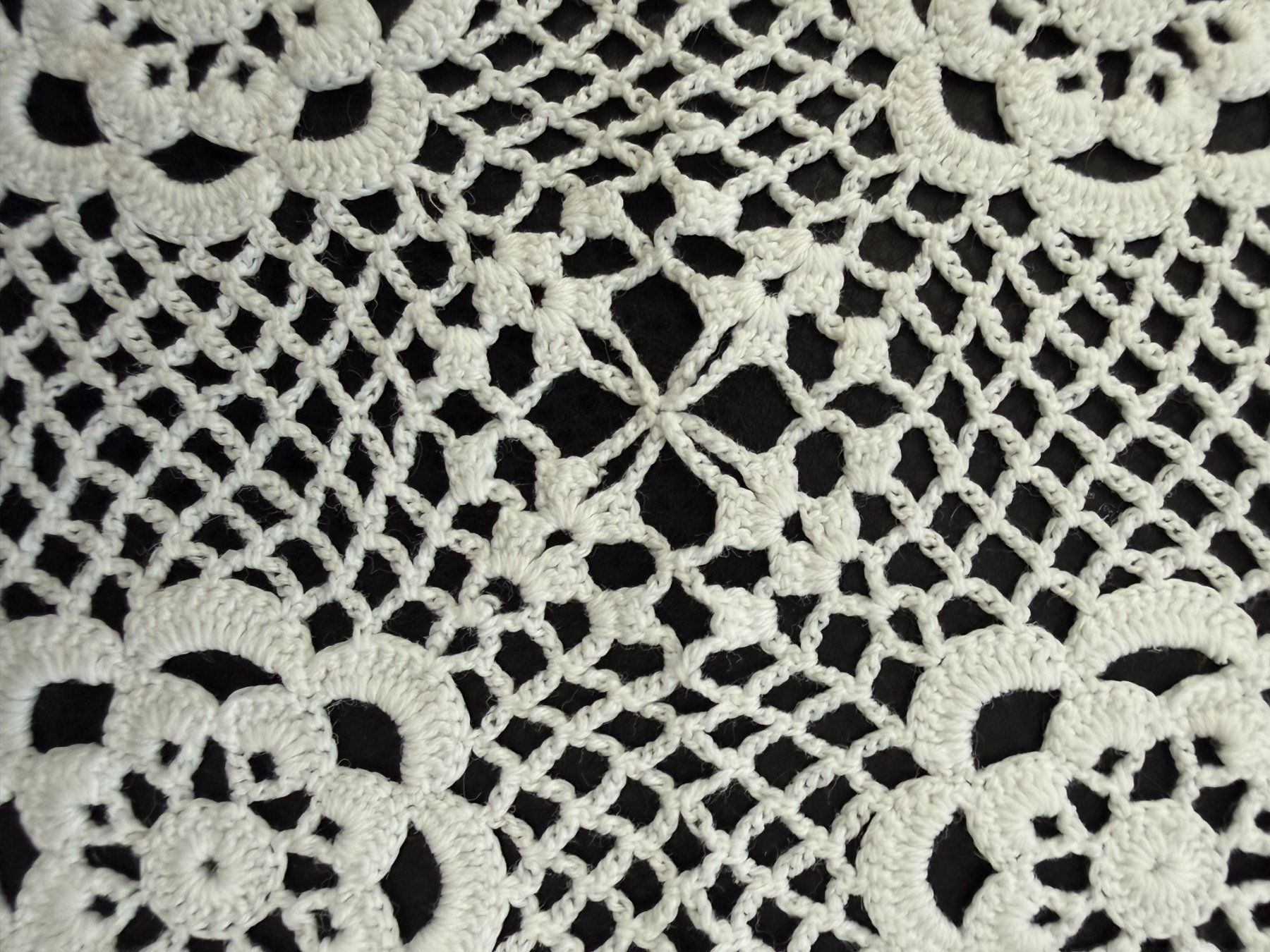Sottobicchieri: Spitzendeckchen Handarbeit gehäkelt  41 x 25 cm – Usato da Subingen venduto da ArtBead 1