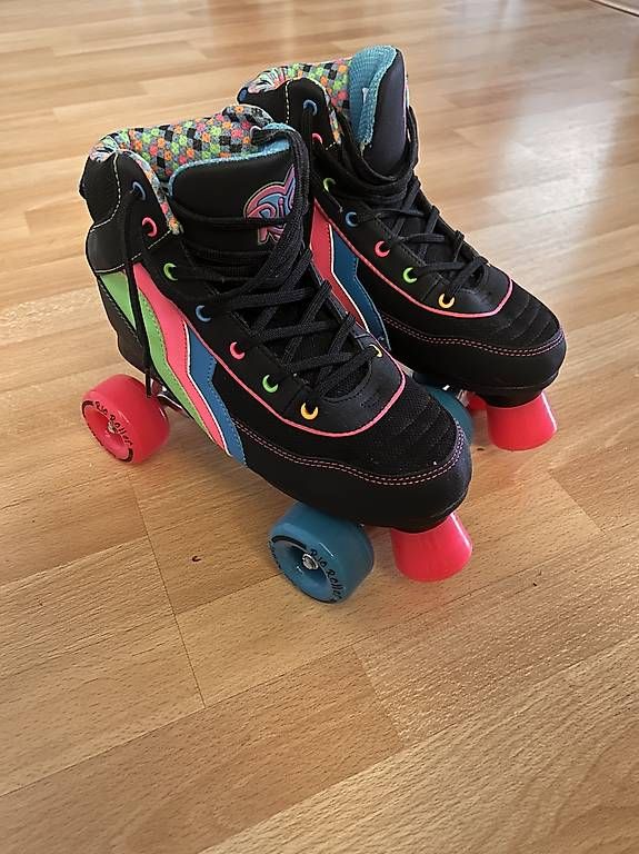 Patins à roul. & inline: Rollschuhe Bunt  – Neuf avec emballage d'origine à Cham par lme_pv7w