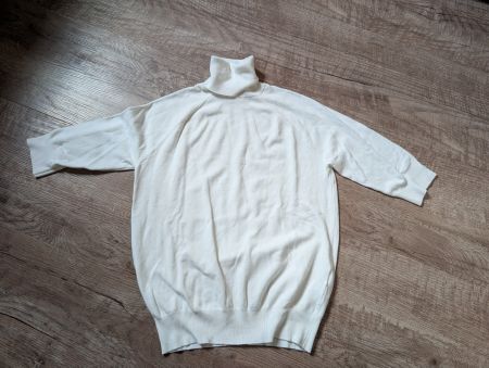 ZARA white turtleneck with short sleeveM