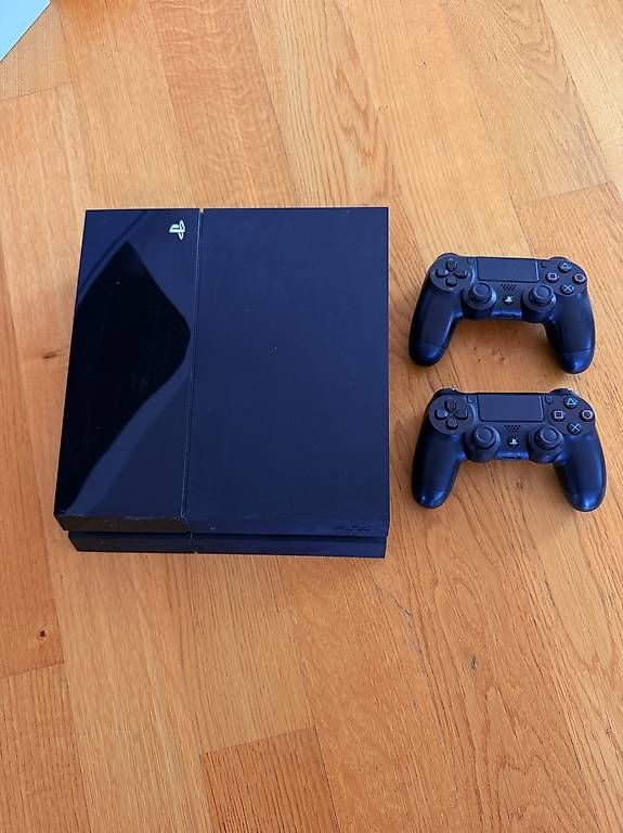 Console: PS4 mit 2 Controller – Usato da Wil SG venduto da unikat