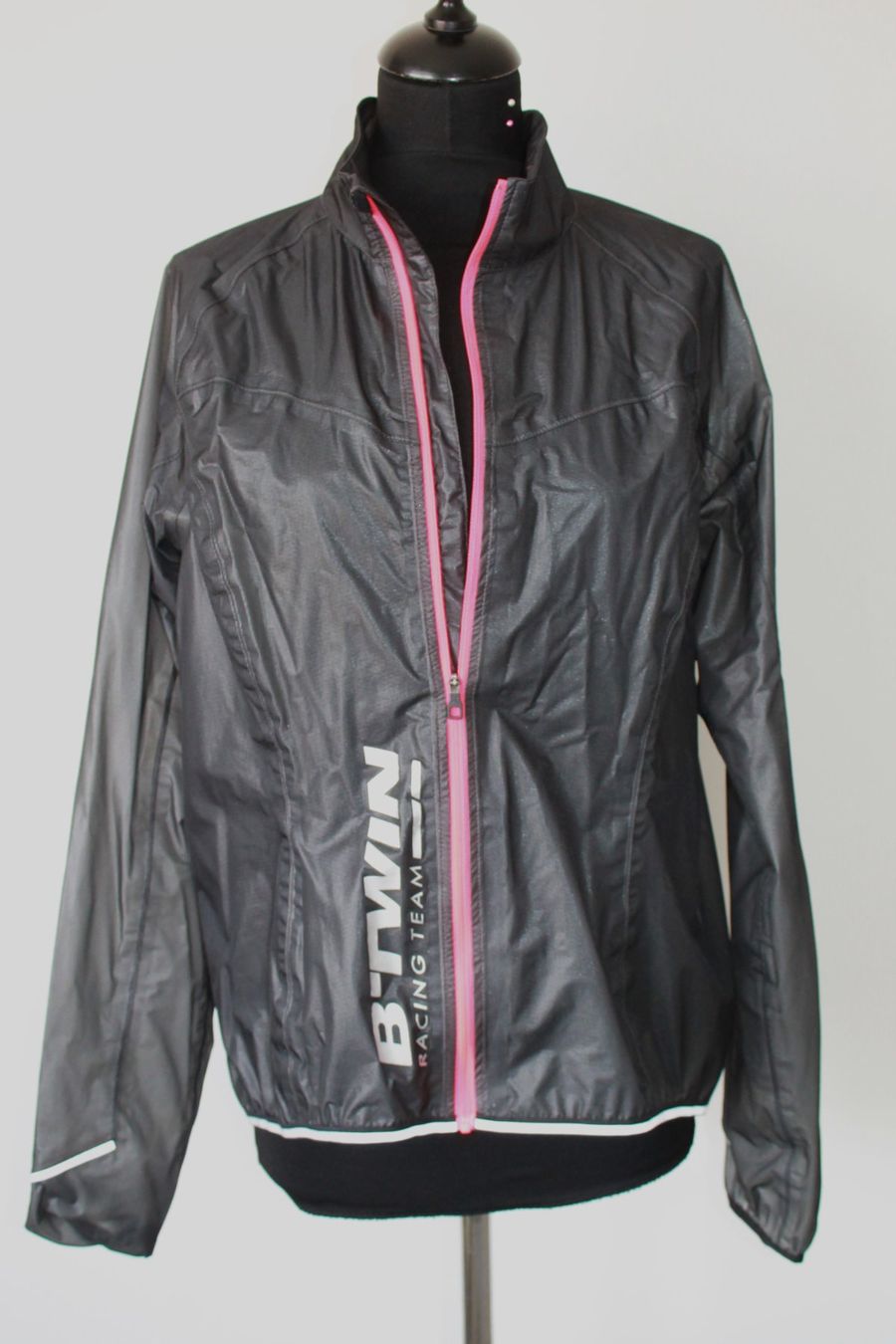 Vestes: Veste course à pied ou vélo taille L – Neuf (Voir description) à Chez-le-Bart par jasse