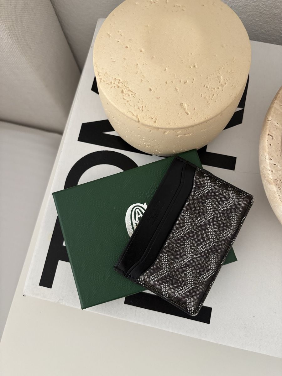 Brieftaschen: Card Wallet in Black – Gebraucht aus Horgen von len_qjz9
