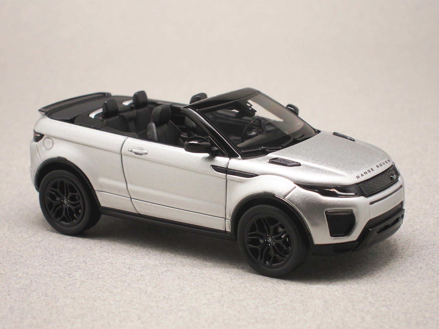 Land Rover Modellini d'auto: Range Rover Evoque I Convertible 2016-2019 silber met. / – Nuovo e nell'imballaggio originale da Gerlafingen venduto da espero88
