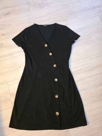 Schwarzes Kleid mit Holzknöpfen – Sommerliche Eleganz! gr M