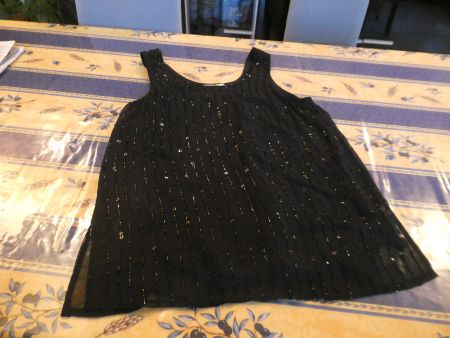 Top noir 42 avec sequins et perles, neuf 42
