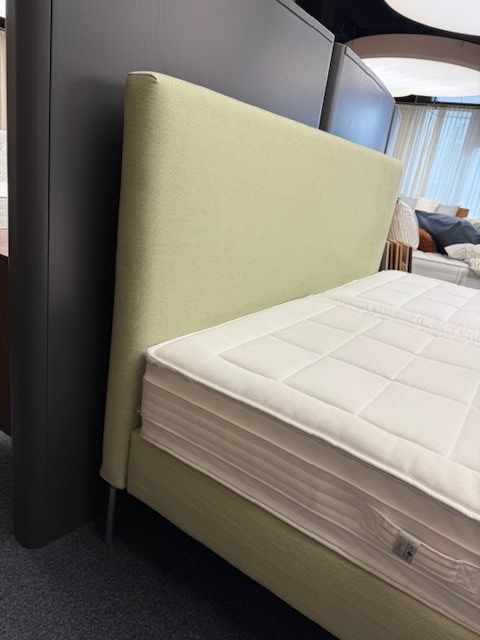 Betten: SCHRAMM Bett Basis 18 mit Kopfteil Change, 180x200 – Neu (gemäss Beschreibung) aus Winterthur von Schlafpunkt 2