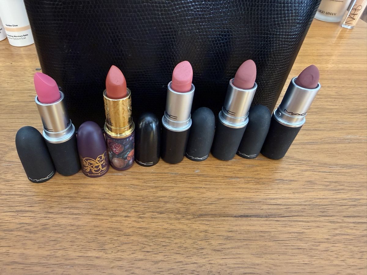 Mac Cosmetics Make-up: MAC Lippenstift Set, verschiedene Farben – Usato da Zürich venduto da pinish