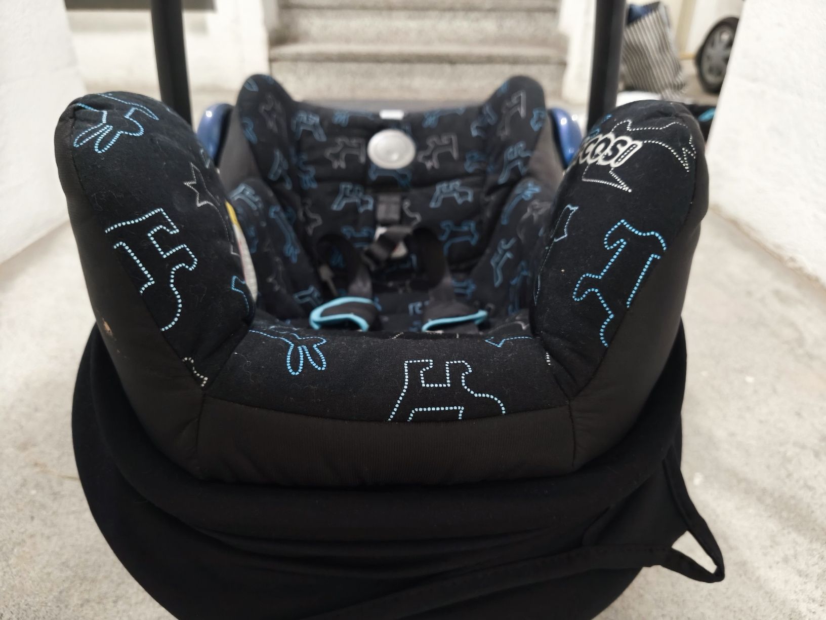 Maxi-Cosi Auto-Kindersitze: Maxi-Cosi Cabriofix Babyschale + Sitzverkleinerer unfallfrei – Gebraucht aus Winterthur von leovale 6