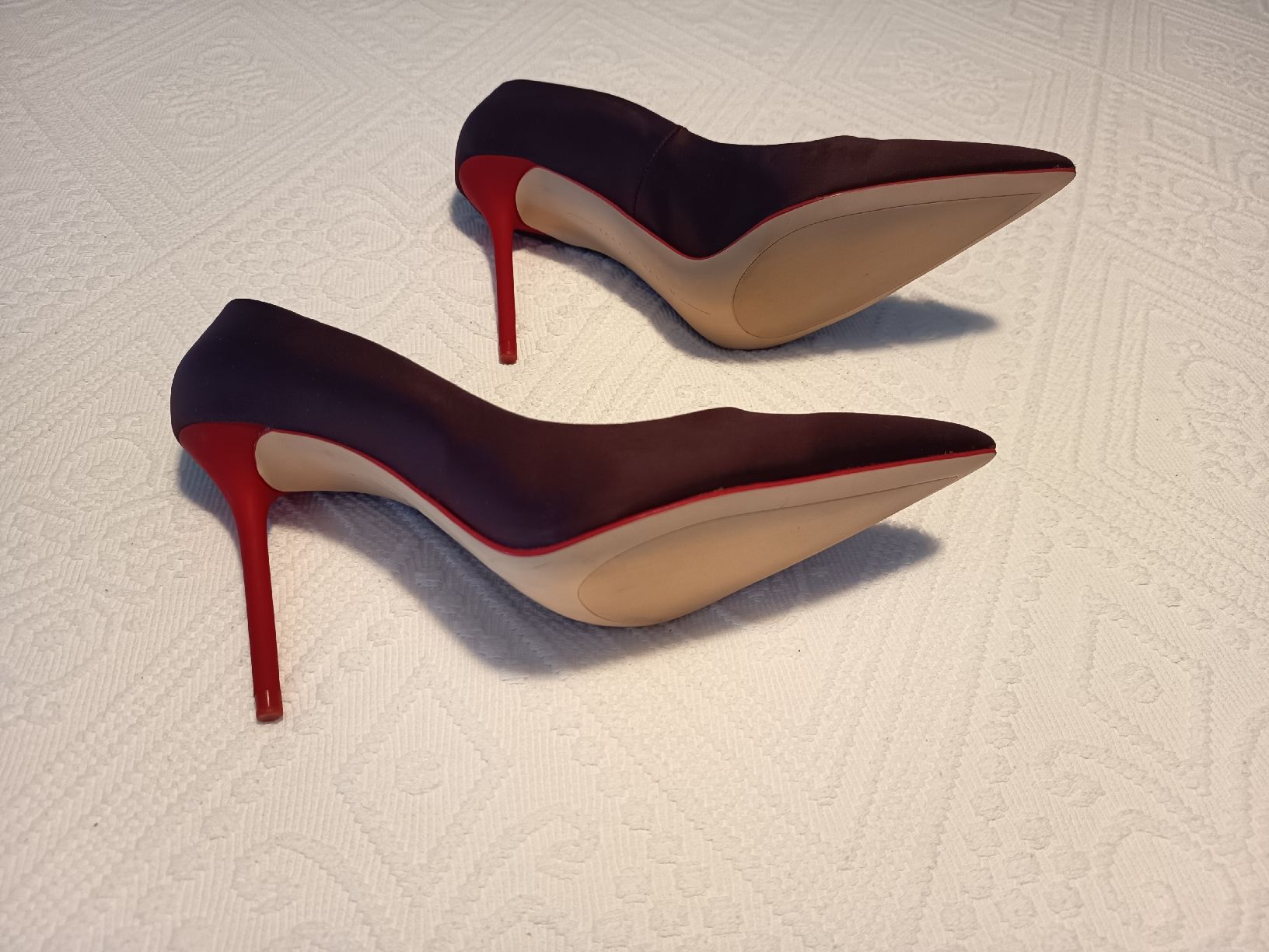 Zara Scarpe da donna: Satin High Heels Burgundy – Nuovo (secondo la descrizione) da Basel venduto da beg_6v7r 2