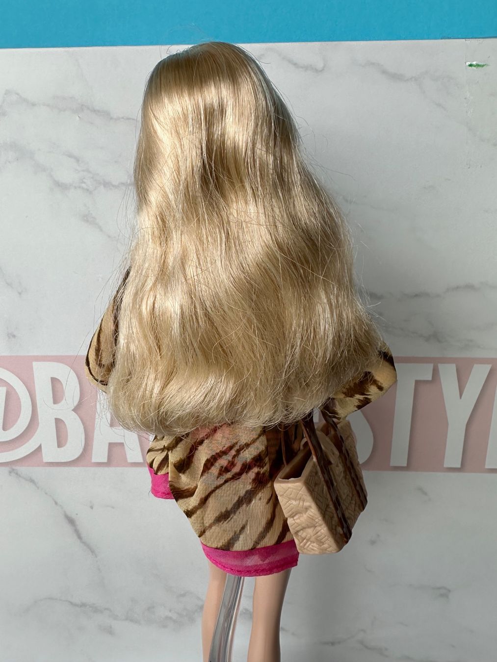 Poupées: Barbie mit Ständer – D'occasion à Meisterschwanden par jordilabandadrei 6
