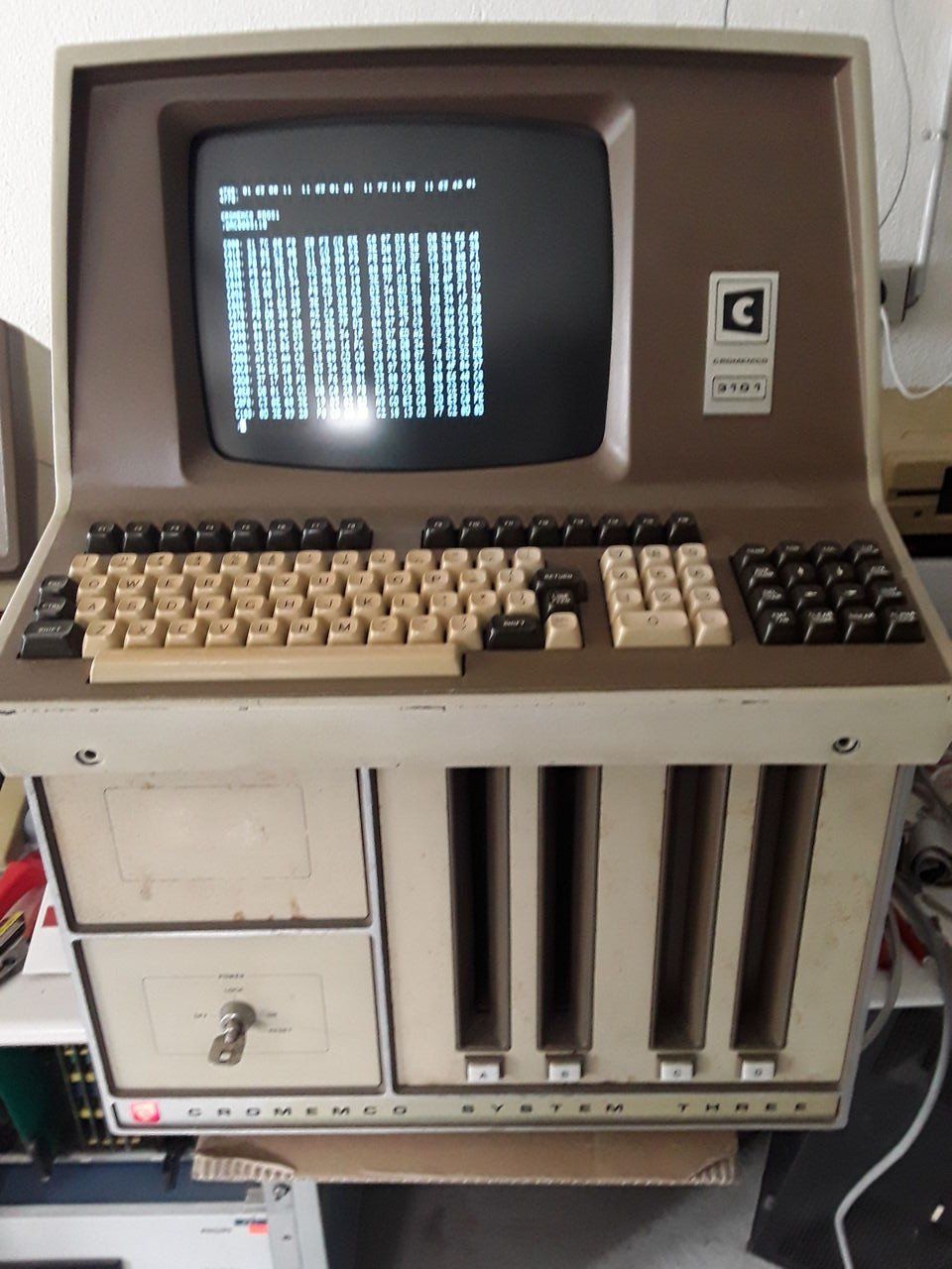 PCs: Cromemco System III mit Cromemco C3101 Terminal – Gebraucht aus Koblenz von Jdreesen