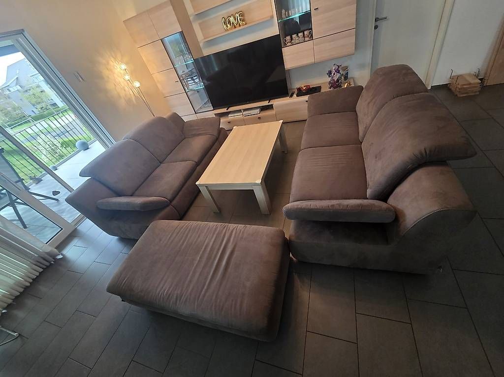Divani: Modernes 3-teiliges Sofa-Set in Grau mit Hocker – Usato da Ossingen venduto da dw9_n7gz 2