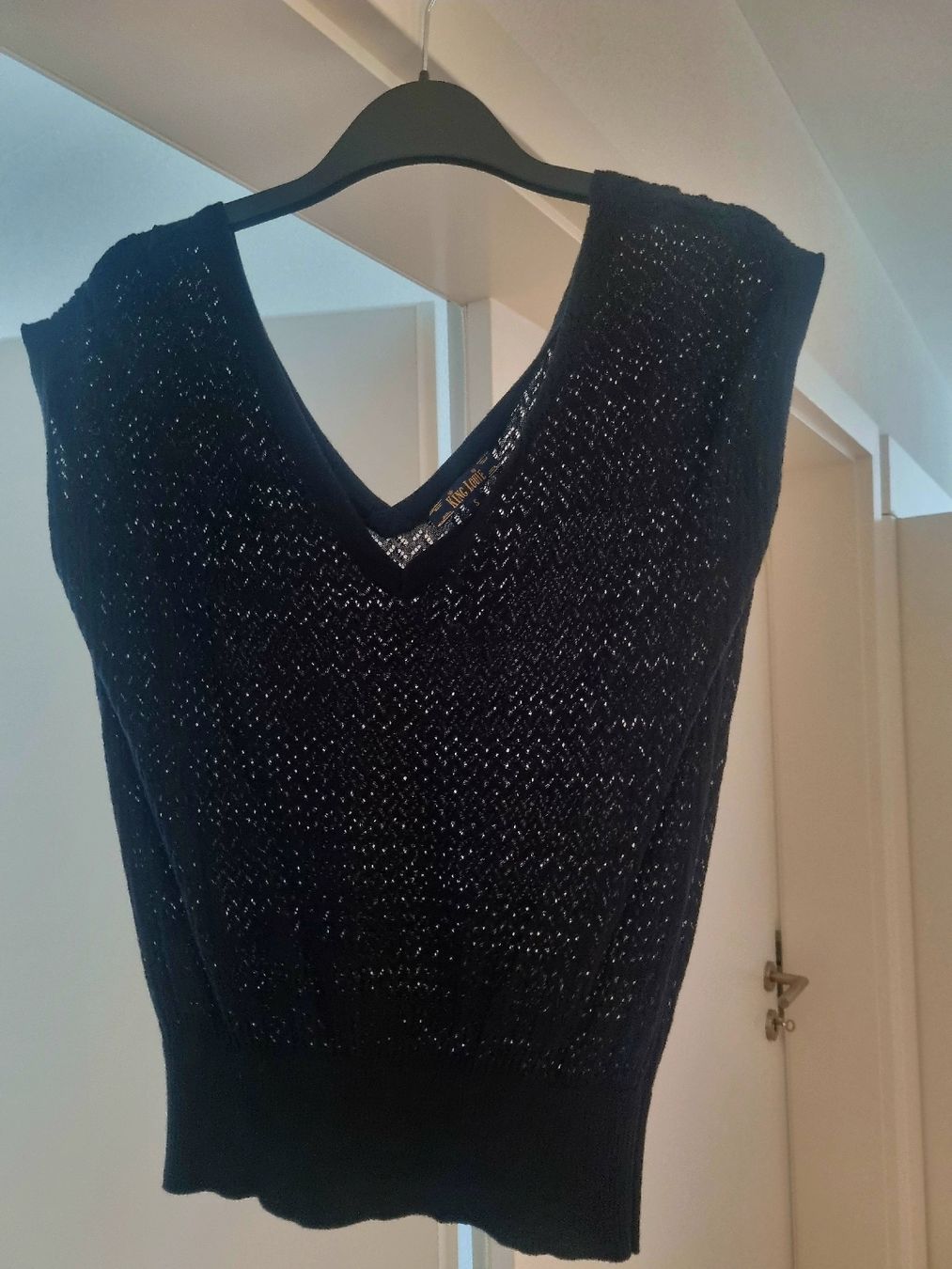 King Louie Top: King Louie Stricktop, schwarz – Usato da Oberrieden venduto da Aiyana02