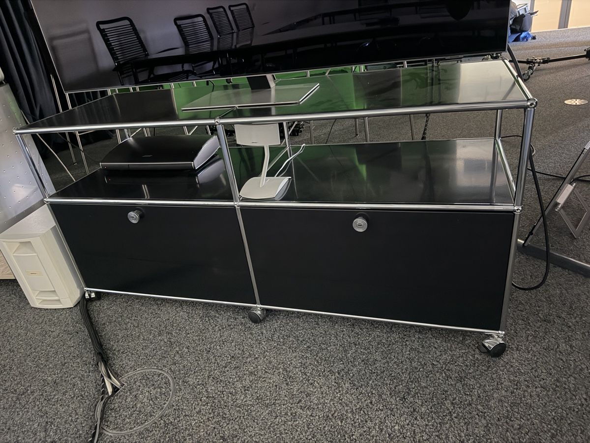 USM Mobili TV: USM Haller Sideboard schwarz auf Rollen – Usato da Nänikon venduto da macqua