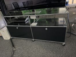 USM Haller Sideboard schwarz auf Rollen