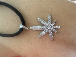 Anhänger Hanf-Blatt mit Zirkonia-Steinen neu Silber