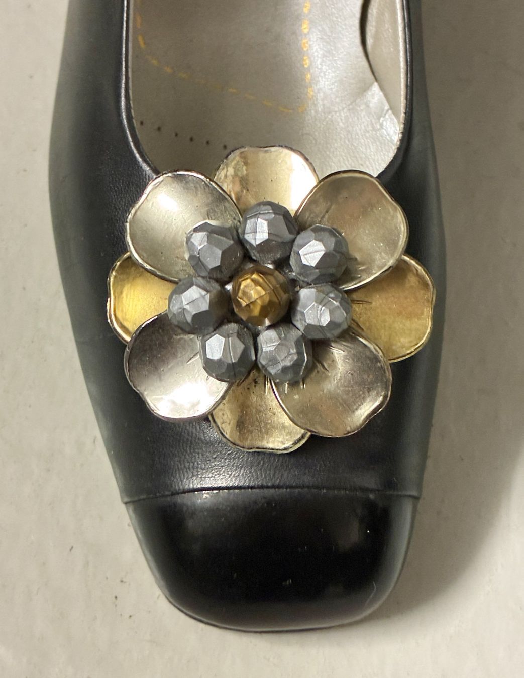 Spille & Fermagli: Vintage Schuhclip Metall in Blumenform – Usato da Kloten venduto da Nephty 1