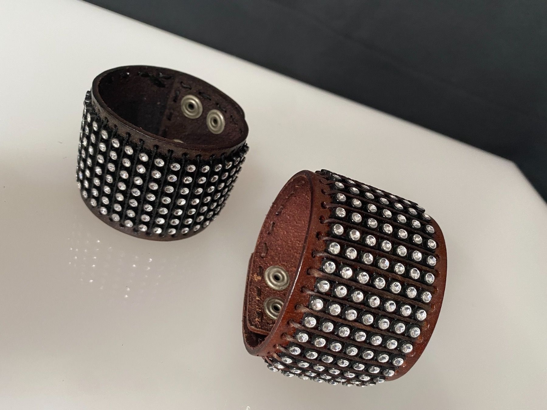 Bracciali & Braccialetti: GLAMOUR ARMBand B 48mm Neu…Hell oder Dunkel BRAUN – Nuovo e nell'imballaggio originale da Zürich venduto da stock4you 1
