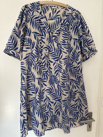 JDY Sommerkleid mit blauem Blätter Muster, Grösse L