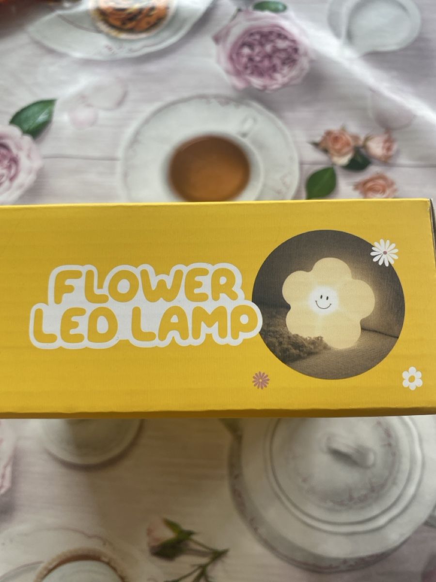 Lampade: Lampada LED a forma di fiore, decorativa – Nuovo e nell'imballaggio originale da Vacallo venduto da lac_2z26 1