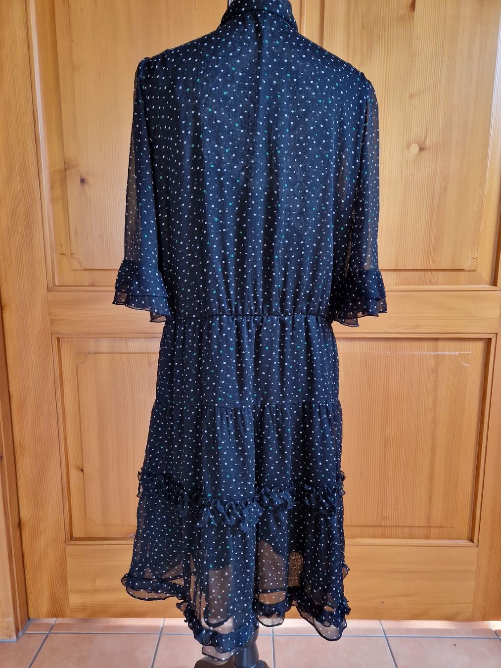 Marc Cain Vestiti: Kleid Marc Cain Tüll schwarz N5 – Usato da Lichtensteig venduto da Cocabana_16 3