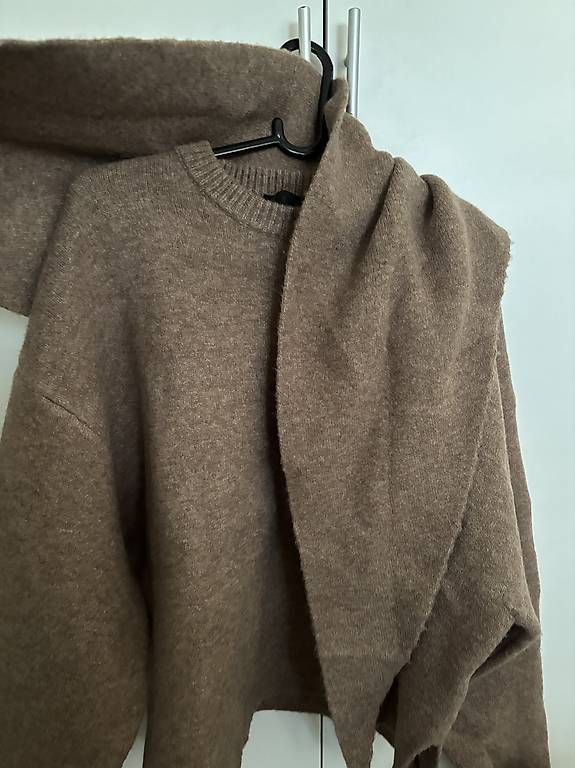 Pulls & Sweat-shirts: Zara Strickpullover Braun Gr. S  – D'occasion à Niederhasli par altinaa_