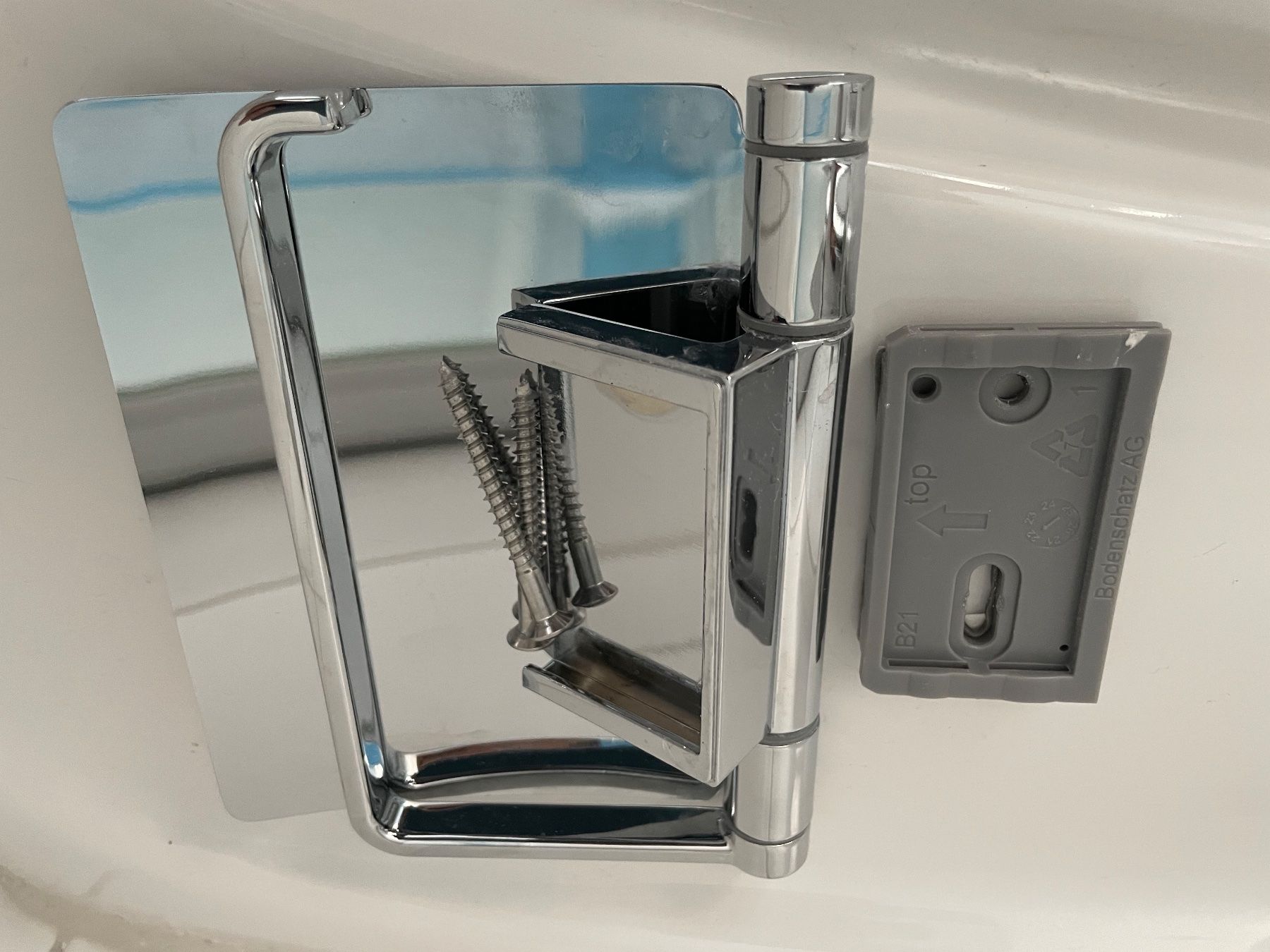 WC: Papierhalter WC CHIC 22 mit Deckel – Usato da Zürich venduto da lau_6m9y 1