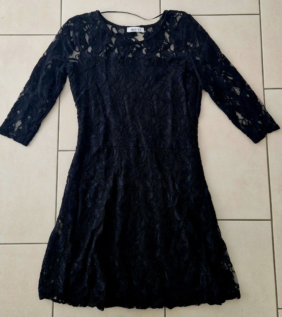 Vestiti: schönes schwarzes Spitzenkleid, Grösse S – Usato da Wettingen venduto da Lady_glam