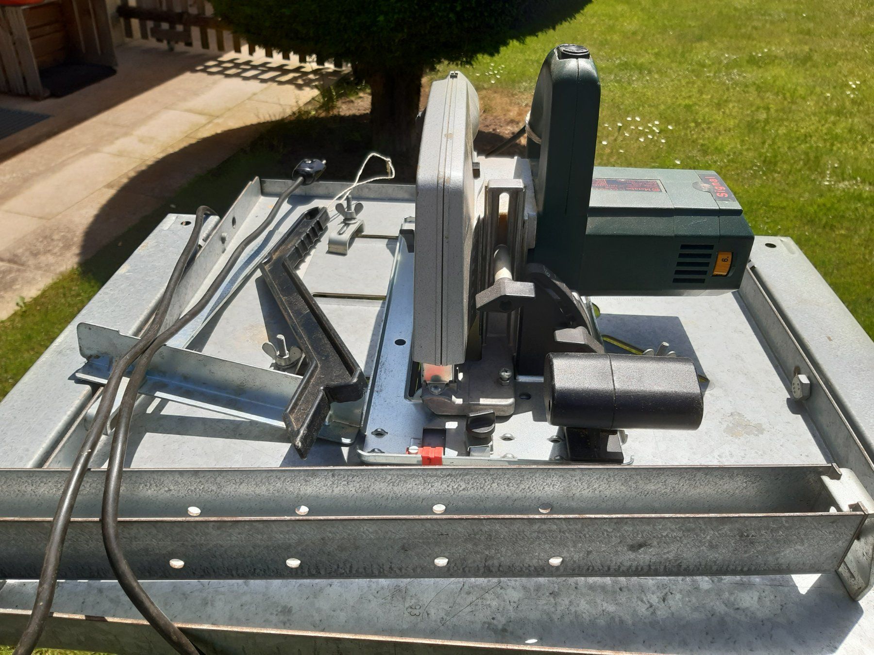 Metabo Scies: Kreissäge mit passendem, zusammenklappbaren, Böckli – D'occasion à Niederweningen par pixim 4