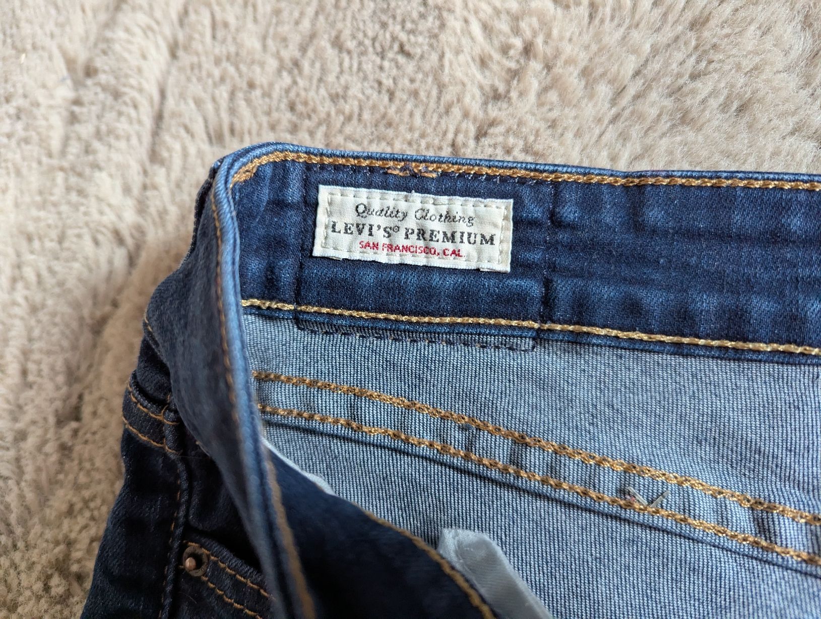 Levi's Jeans: jean Levi's 711 taille 27/32. – Nuovo (secondo la descrizione) da Montreux venduto da dem_gyt9 3