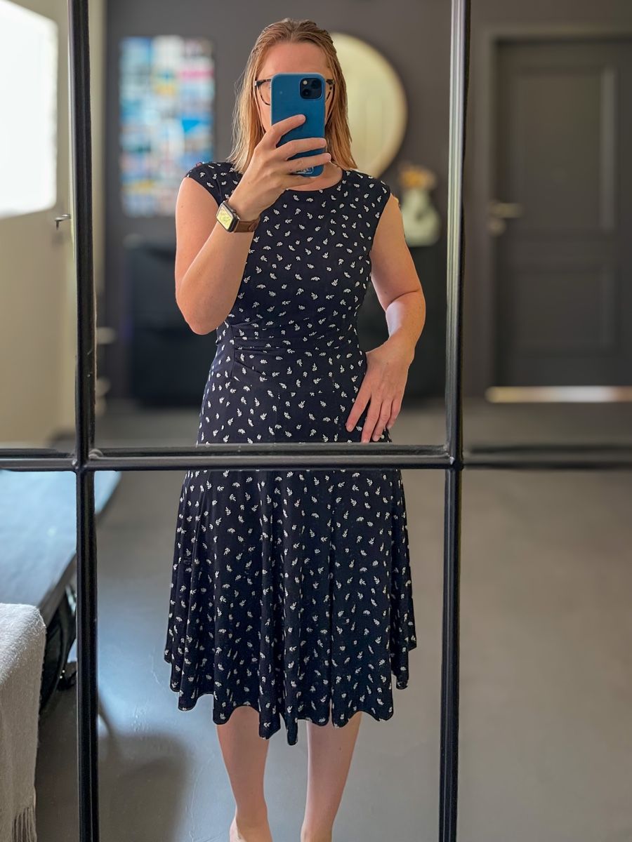 Vestiti: Kleid apriori dunkelblau mit Blättermuster Grösse 36 – Nuovo (secondo la descrizione) da Wallisellen venduto da lis_8fkh 2