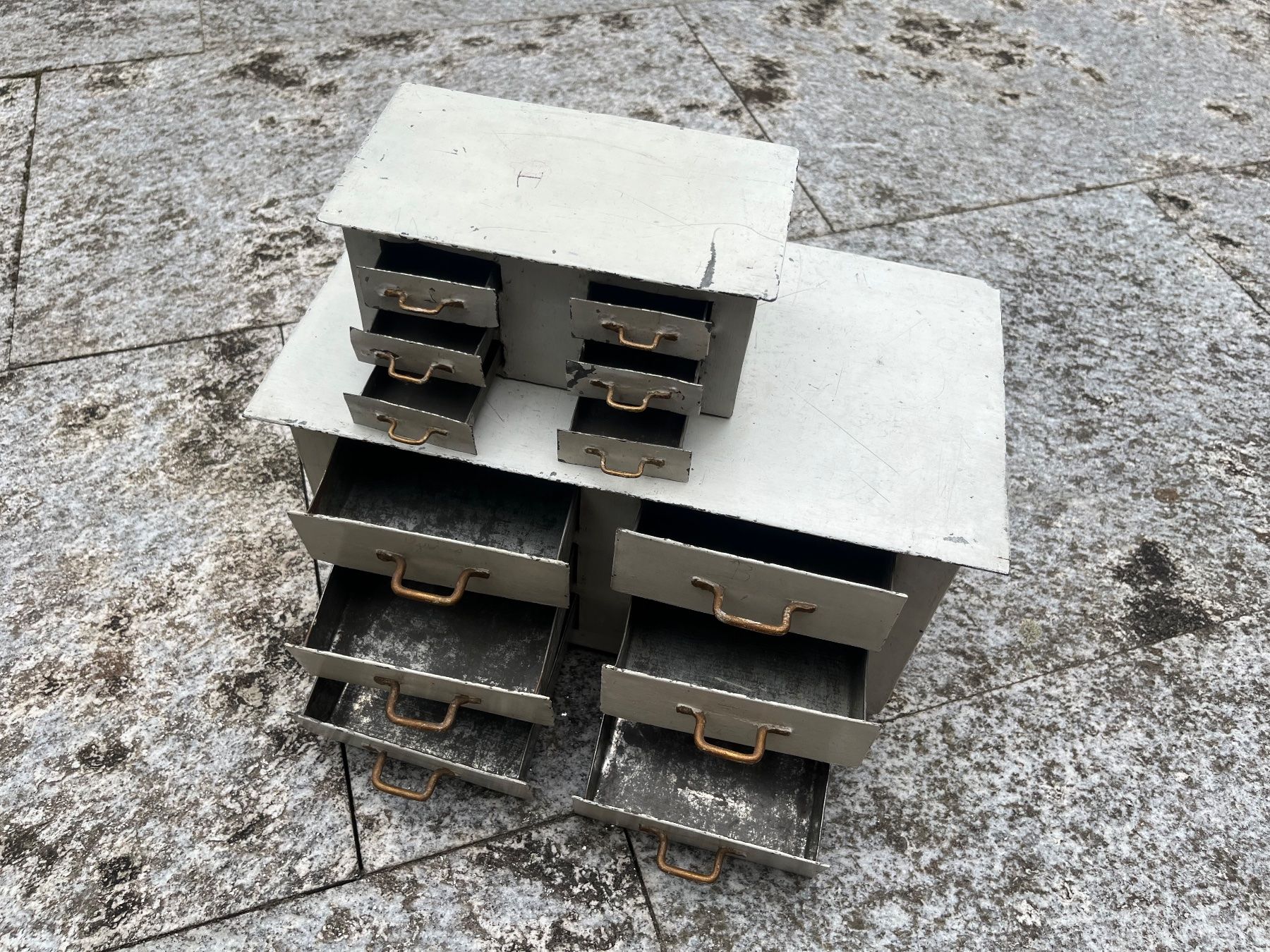 Cassettiere: Schubladenmöbel Antik Klein Metall Kunst – Usato da Bottmingen venduto da Puffsack 4
