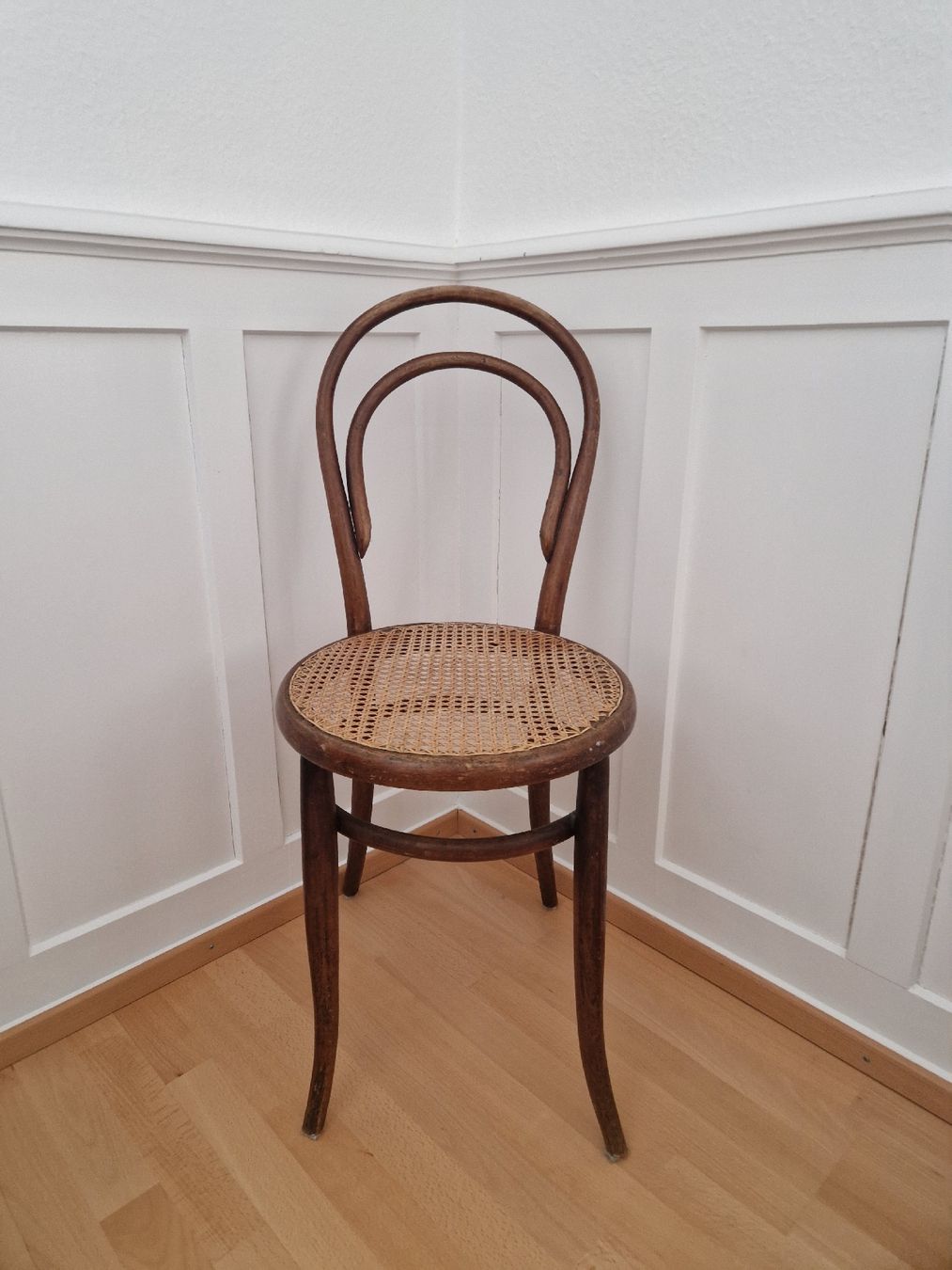 Thonet Sedie: Thonet Stuhl mit Wienergeflecht – Usato da St. Gallen venduto da Sayuri