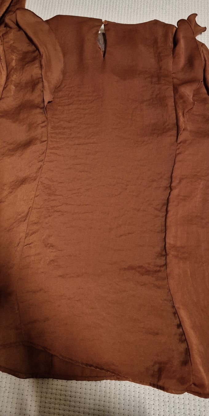 Blusen: Blouse Kiabi t. L avec volants élégant – Gebraucht aus Le Locle von Arya4 3