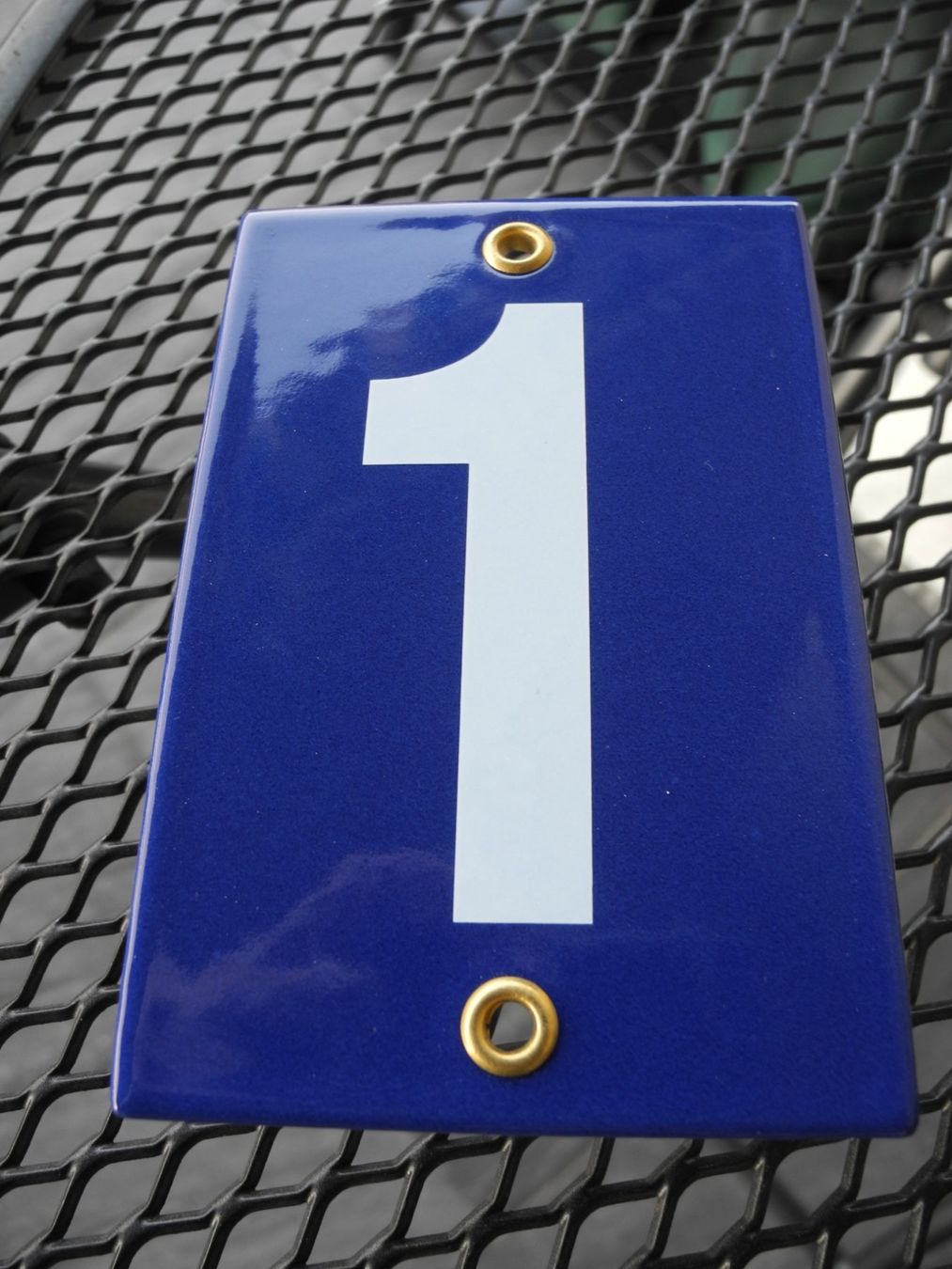 Insegne: HAUSNUMMER  1 – Nuovo (secondo la descrizione) da Reinach AG venduto da Huckleberrysix 3