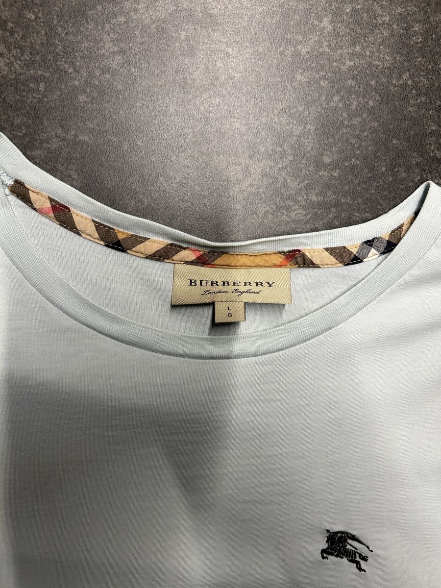 Burberry T-shirt: Originales Burberry T-Shirt – Usato da Solothurn venduto da seanru17 1