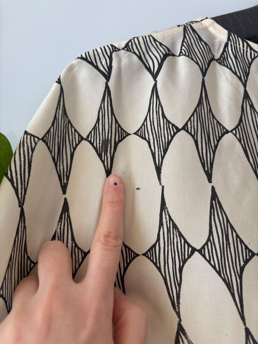 T-shirt: KOMANA Shirt mit abstraktem Print – Difettoso da Zürich venduto da missmodernage 5