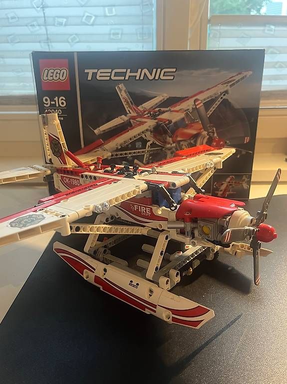 Lego Kit di costruzioni: LEGO Technic 42040 Löschflugzeug – Usato da Pfäffikon SZ venduto da rei_mn9n