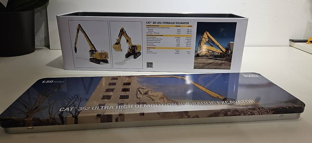 Caterpillar Bagger: Blechkiste von CAT Bagger – Gebraucht aus Wittenbach von r_e_d87p