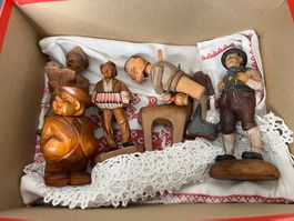 Handgeschnitzte Holzfiguren – traditionelle Sammlung