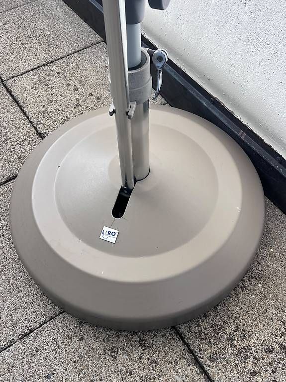 Sonstiges: LiRo Sonnenschirmständer bequem rollbar – Gebraucht aus Dübendorf von Charlie03 1