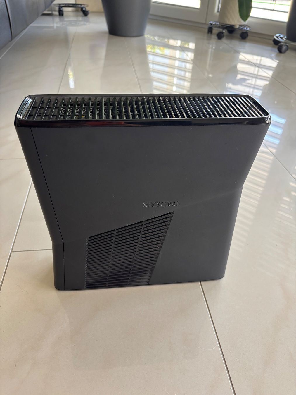 Microsoft Consoles: Xbox 360 slim Bundle! Console, Games, Controllers – D'occasion à Belfaux par vik_c6z2 5