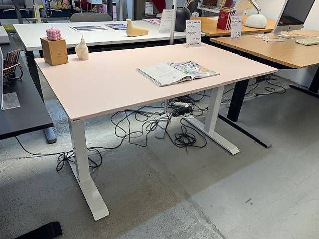 Tavoli: Flexitisch rosa light, 140x80cm – Usato da Zollikofen venduto da OberliAG