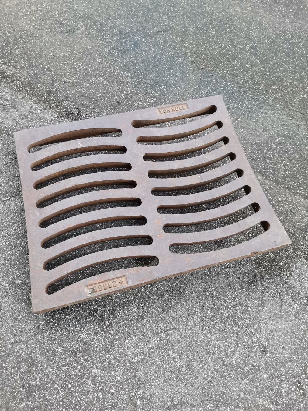 Gitter & Roste: Schachtdeckel, Dolendeckel, Von Roll, Strassenrost, Rost – Gebraucht aus Wiedlisbach von Kreislaufmaterial
